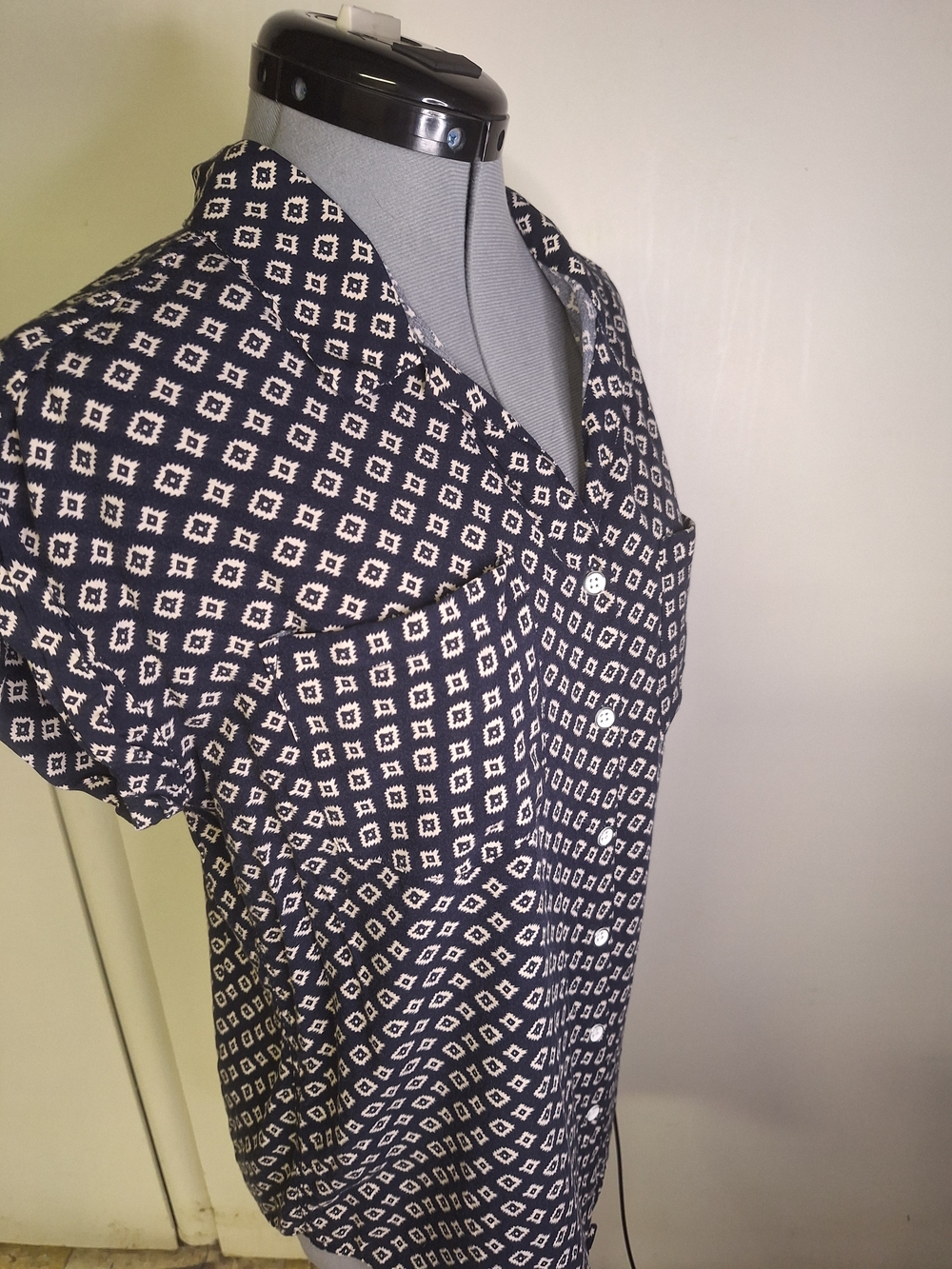 JACHS Girlfriend Navy and White Geometric Print Blouse Size Small